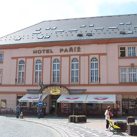Hotel Pariz Йичин Экстерьер фото
